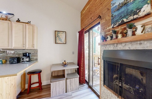 Kings Beach Condo | Convenient condo near the lake with shared pool & hot tub