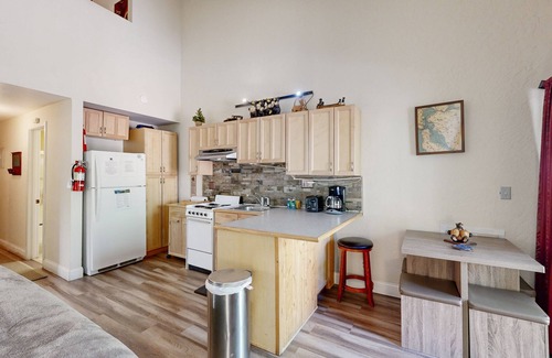 Kings Beach Condo | Convenient condo near the lake with shared pool & hot tub