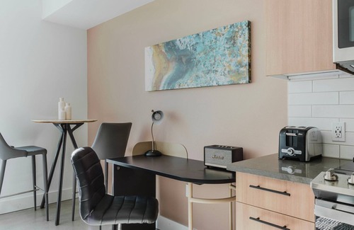 Squire Park Apartment | Convenient First Hill Jr 1BR w/Fitness Center & W/D, by Blueground