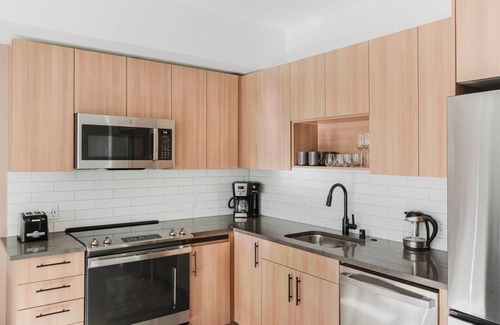 Squire Park Apartment | Convenient First Hill Jr 1BR w/Fitness Center & W/D, by Blueground