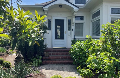 Columbia City House | Convenient location, 2 bedroom. 1.5 bath. Sleep 5. WiFi, AC, parking available.
