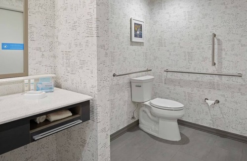 Cranberry Township Hotel | Convenient Stay! Indoor Pool, Free Breakfast and Parking! Close to North Park!