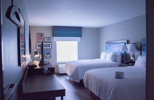 Cranberry Township Hotel | Convenient Stay! Indoor Pool, Free Breakfast and Parking! Close to North Park!