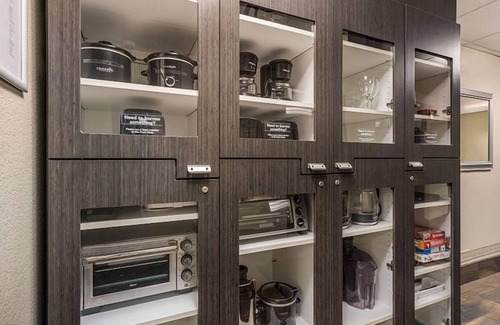 Bryant Pattengill West Hotel | Convenient Stay, Superb Location! 2 Relaxing Units, Pets are Allowed Here!