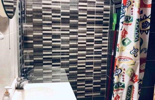 Al Swaifyeh Apartment | Convenient studio 13 mins to downtown - steps away to great food, cafes, shops