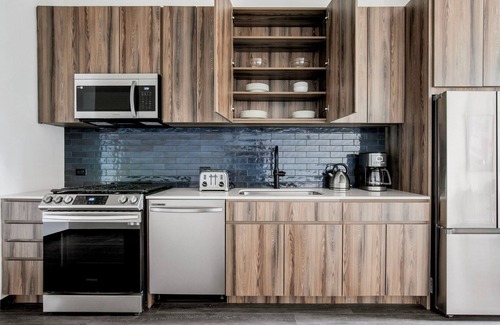 Near West Side Apartment | Convenient West Loop 1BR w/Gym & Rooftop, nr Union Park, by Blueground