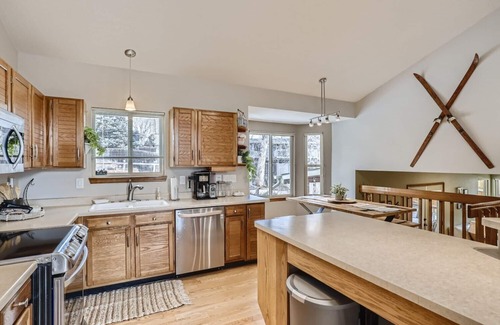 Ralston Valley House | Conveniently Between Boulder & Denver- Nearby Park, Large Yard, Covered Patio