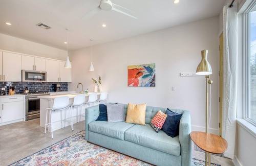 Galindo House | Conveniently located | Upstairs Deck BBQ
