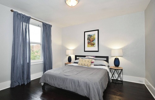 South Hills House | Conveniently Located Bungalow Near Trolley and Southside