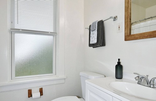 South Hills House | Conveniently Located Bungalow Near Trolley and Southside