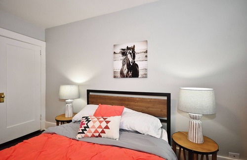 South Hills House | Conveniently Located Bungalow Near Trolley and Southside