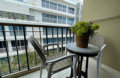 Khao Tao Condo | Conveniently situated in the center of Huahin. Nice decoration.