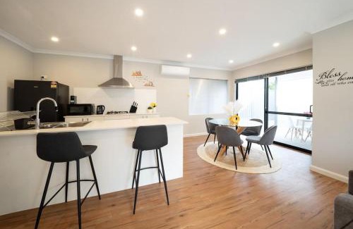 Kelmscott Apartment | Convinient Cosy home with all around you!