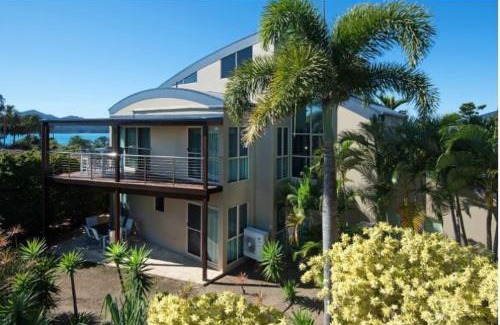 Hamilton Island House | Cooinda Gardens 6 on Hamilton Island by HamoRent
