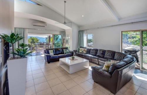Hamilton Island House | Cooinda Gardens 6 on Hamilton Island by HamoRent
