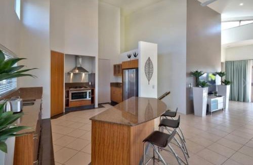 Hamilton Island House | Cooinda Gardens 6 on Hamilton Island by HamoRent