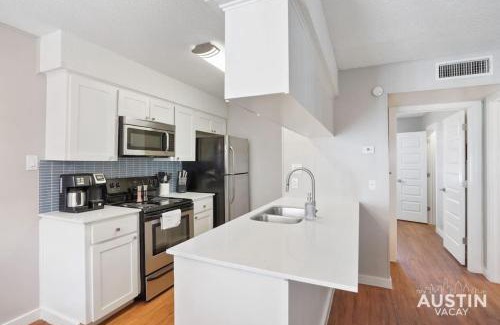Hyde Park Apartment | Cook and Gather Around in a Fully Equipped Apartment