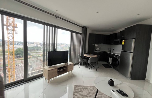 Accra Apartment | Cool 1 bedroom Corner apartment with a view of the Tetteh Quarshie interchange.
