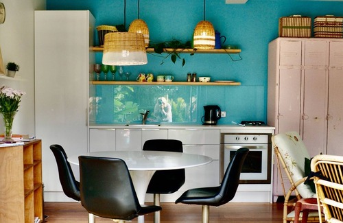 Stanmore Bay Apartment | Cool apartment surrounded by a pool & lovely lush tropical garden.