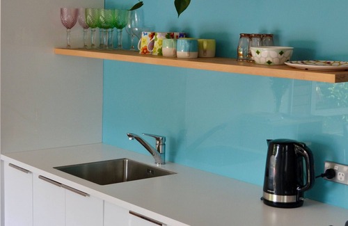 Stanmore Bay Apartment | Cool apartment surrounded by a pool & lovely lush tropical garden.