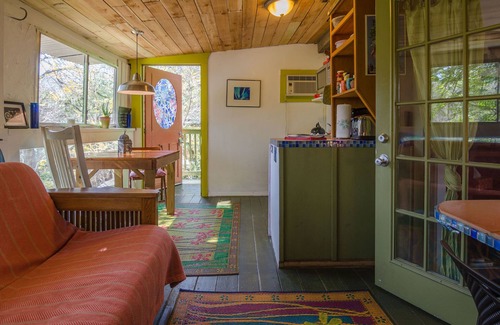 Travis Heights Cabin | Cool Artistic Treehouse Cabin Near South Congress Dist and Downtown!