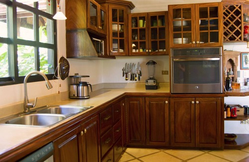 Pan de Azucar House | Cool Bali Style Villa, w/stunning views, HiSpeedWifi., 3Brs. solar heated pool.