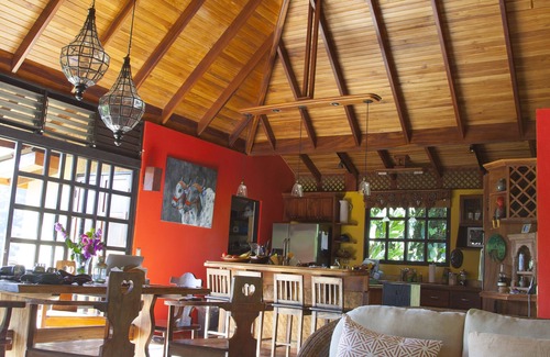 Pan de Azucar House | Cool Bali Style Villa, w/stunning views, HiSpeedWifi., 3Brs. solar heated pool.