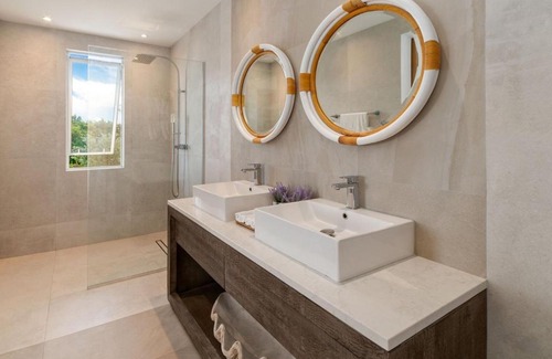 Deanes Villa | Cool Breeze by Blue Sky Luxury