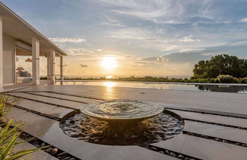 Deanes Villa | Cool Breeze Luxury villa
