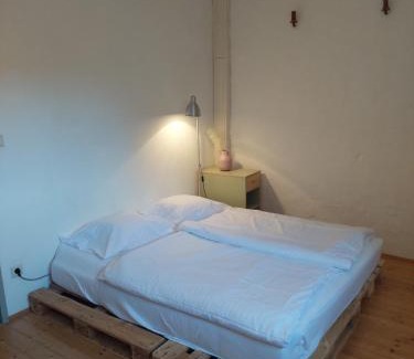 Ilz Apartment | Cool Flat at Renaissance Castle - 3BR