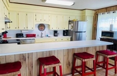 Port Mansfield House | Cool Off with Private Pool! 3 Bedroom, 2 Bathroom. Sleep 12