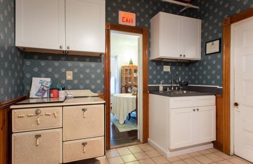 Coolidge Corner South Side House | Coolidge Corner Guest House