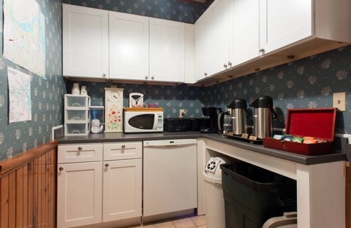 Coolidge Corner South Side House | Coolidge Corner Guest House