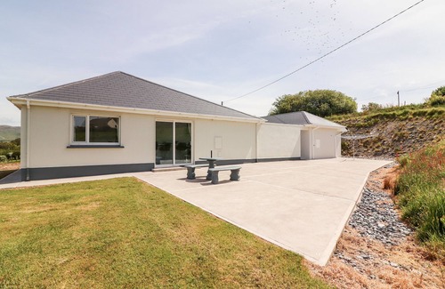 Glenbeigh House | COOLNAHARRAGILL LOWER, family friendly in Glenbeigh, County Kerry