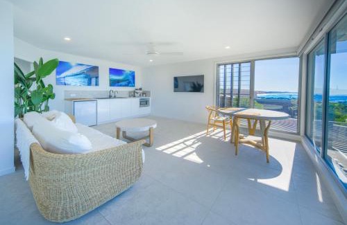 Coolum Beach Apartment | Coolum luxury apartment with king bed and ocean views