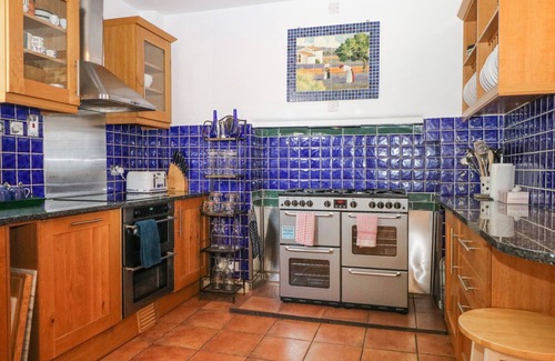 Meonstoke House | COOMBE PLACE HOUSE, pet friendly, luxury holiday cottage in Meonstoke