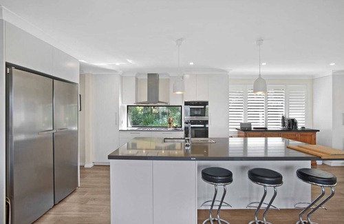 Copacabana House | Copa Beach Vista- Stunning Ocean & Beach Views, walking distance to Sand