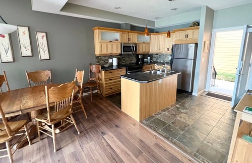 Scotch Creek House | Copper Island View Townhouse