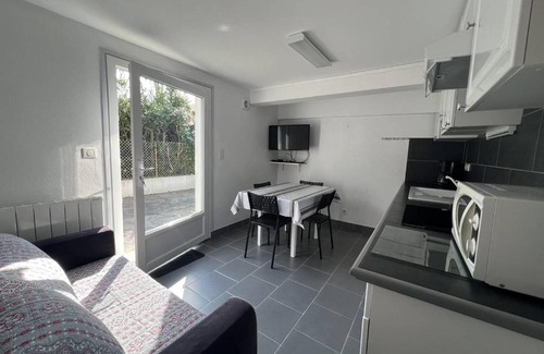 Cambo-les-Bains Apartment | Coquet T1 Bis avec Terrasse en Rez-de-Jardin, Cambo-les-Bains - FR-1-495-91