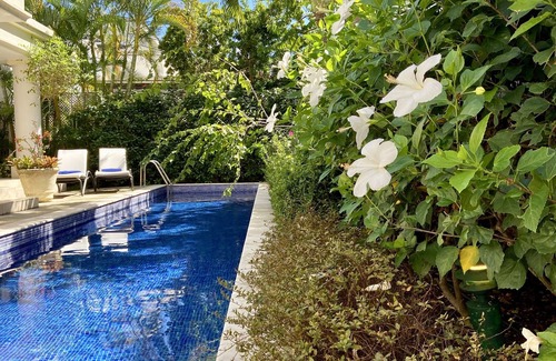 Mullins Villa | Coral Breeze steps from Mullins Beach