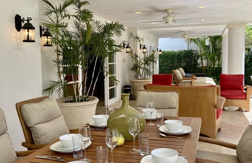 Mullins Villa | Coral Breeze steps from Mullins Beach