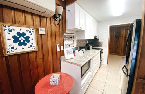 Vacation Village House | Coral Cottage-Pvt lake & pool access Near theme parks w/porch