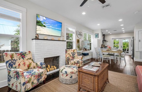 Flamingo Parks House | Coral Cove Hideaway | Guest House & Heated Pool!