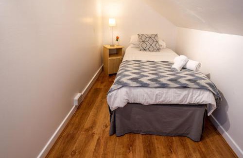 Tagoat House | Coral Gables Guesthouse & Campsite