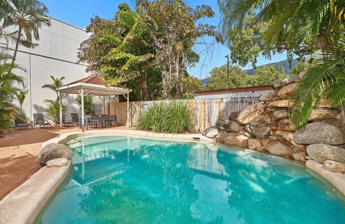 Palm Cove Apartment | Coral Horizons Beachfront Apartment