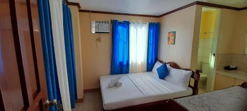Boracay Island Apartment | CORALYN'S PLACE small room