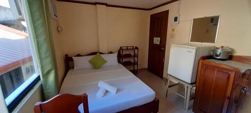 Boracay Island Apartment | CORALYN'S PLACE small room