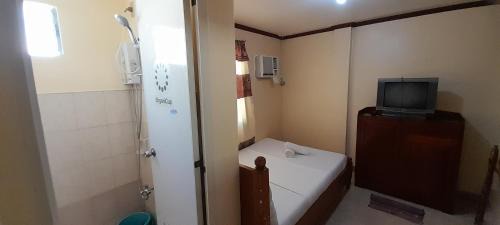 Boracay Island Apartment | CORALYN'S PLACE small room