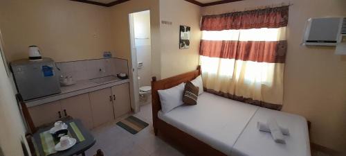Boracay Island Apartment | CORALYN'S PLACE small room