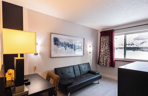 Hastings Hotel | Coratel Inn and Suites By Jasper Hastings - 2 Queen Bed Non Smoking